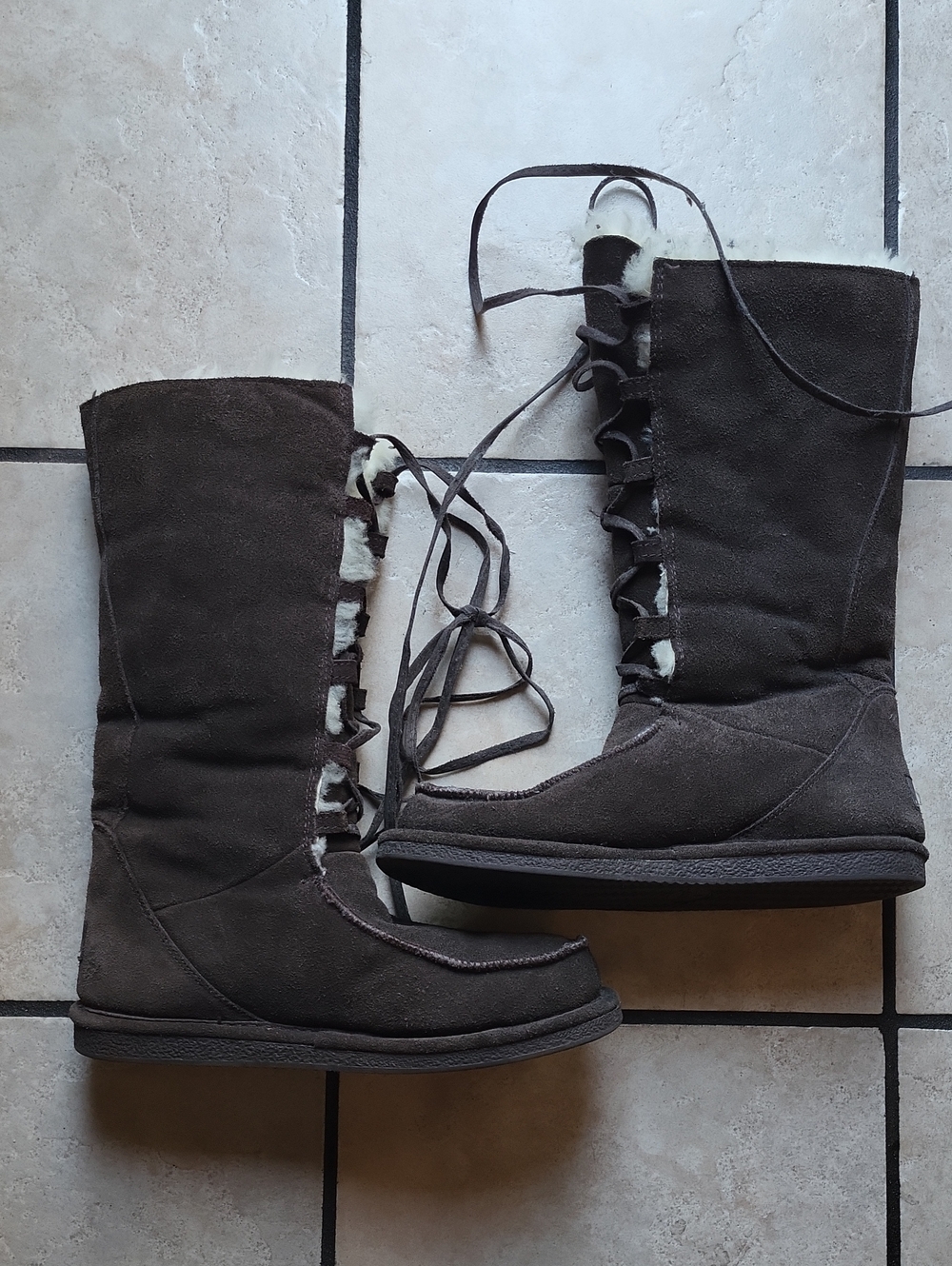 BearPaw Women's Dark Brown Lace-Up Shearling Boots